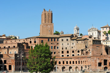 Fototapeta na wymiar Roma Via dei Fori Imperiali - rovine del foro di Traiano e torre delle Milizie