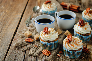 Carrot cinnamon cupcakes with pecan