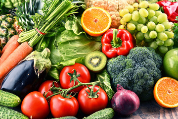 Obraz na płótnie Canvas Assorted raw organic vegetables and fruits