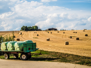 Strohrollen auf dem Feld