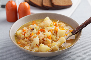 Vegan soup with cauliflower