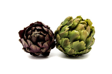 Green and ripe artichokes