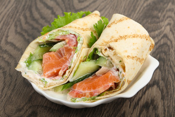Salmon bread roll
