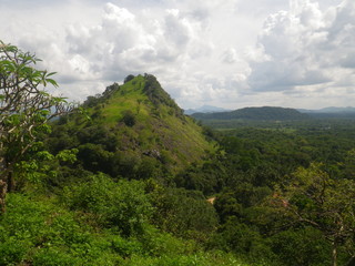 Fototapeta na wymiar Mountain in clouds Shri Lanka
