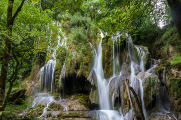 Cascade de Claire Fontaine