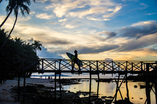 Sunset surf constrast 