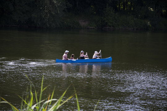 famille en cano&euml;