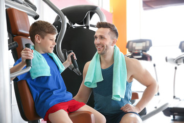 Fototapeta premium Dad and son training in gym