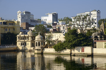 Udaipur city on te Lake Pichola, also knows as City Of Lakes.