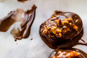 Praline Chocolate with walnut, almond, peanut or croquant