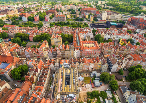 Fototapeta Gdańsk z lotu ptaka. Kamienice starego miasta widziane z lotu ptaka.