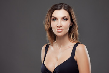 Naklejka premium Beautiful sexy brunette woman. Portrait on gray background