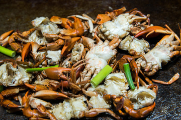 Prepare fresh crab for Spicy Crab. it's perfect dish in Sichuan cuisine