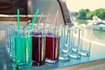 Many non-alcoholic drinks with lime and mint