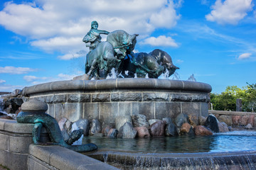 Obraz premium View of famous Gefion Fountain (Gefionspringvandet 1899) in Copenhagen. Gefion Fountain depicting legendary Norse goddess driving four oxen. It was designed by Danish artist Anders Bundgaard. Denmark.