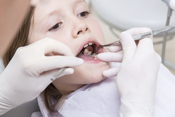 dziecko u dentysty - obrazy, fototapety, plakaty