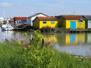 Obraz premium Cabanes colorées typiques à l'îLe d'Oléron, France