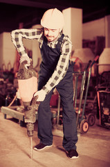 Worker to work with demolition hammer