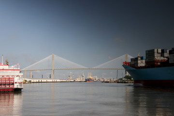 Blick auf die Talmadge Memorial Bridge in Savannah