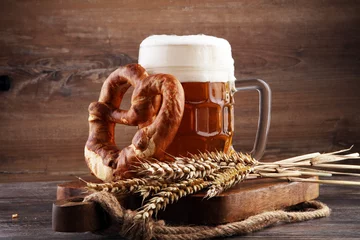 Küchenrückwand glas motiv Beer in a mug. Oktoberfest salted soft pretzels and beer from Germany © beats_