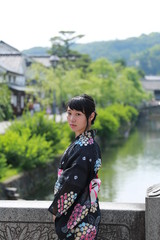 美観地区と浴衣の女性