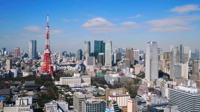4K 東京風景　東京タワーと六本木周辺　青空に流れる雲　パン