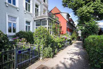 Spaziergang durch Hamburg Övelgönne im Sommer