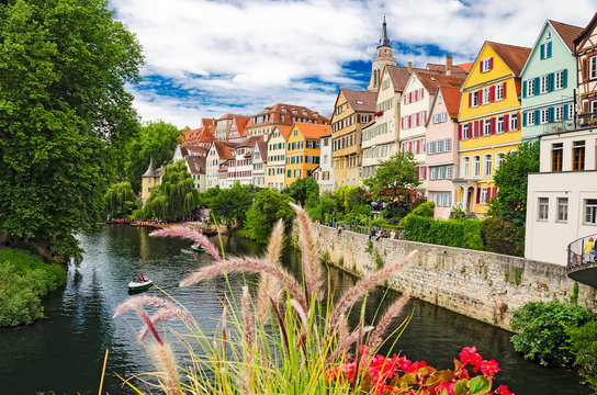 Die Neckarfront von T&uuml;bingen mit H&ouml;lderlinturm
