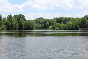 Fototapeta na wymiar The lake on a beautiful sunny day.