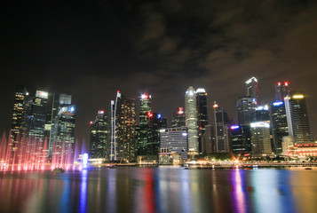 Fototapeta na wymiar Singapore - JULY 8, 2017 : Singapore city skyline at night.