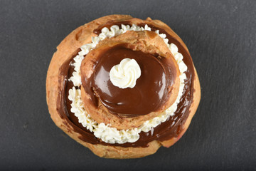 religieuse au chocolat