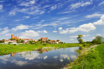 Fototapeta na wymiar malowniczy krajobraz Gniewu w północnej Polsce 