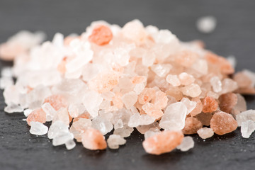 Obraz na płótnie Canvas Himalayan pink crystal salt. Pink Salt Background