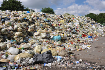 Müll, Plastik, Müllhalde, Müllkippe, Deponie, Plastikmüll, Verpackungen, Recycling, Umweltschutz, Müllverwertung, Wertstoff, Abfall, Kommune, Müllabfuhr, Recyclinghof, Abfallwirtschaft