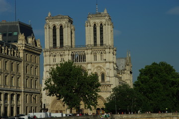 Fototapeta na wymiar Aperçu de Notre-Dame
