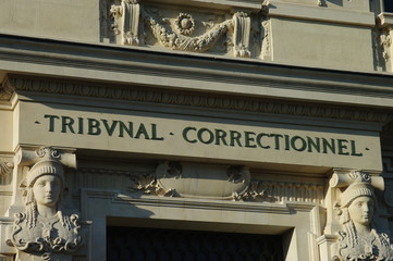 Entrée du tribunal de Paris