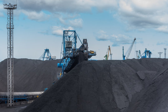 Work in port coal handling terminal