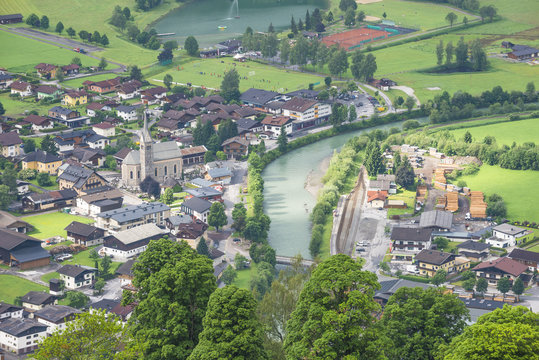 Autriche/ village de Piesendorf vu d'en haut
