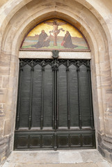 Fototapeta na wymiar Die Thesentür von Martin Luther an der Schlosskirche in Wittenberg, Sachsen-Anhalt 
