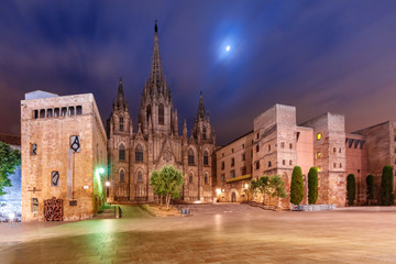 Obraz premium Cathedral of the Holy Cross and Saint Eulalia in the moonlit night, Barri Gothic Quarter in Barcelona, Catalonia, Spain