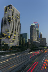 Fototapeta na wymiar Ciudad actual con edificios y trafico
