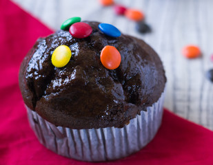 muffins de chocolate con dulces