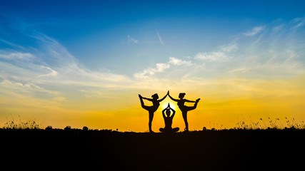 Fototapeta na wymiar women do Yoga outdoor