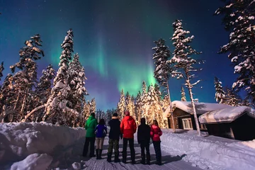 Foto op Canvas Mooie foto van massale veelkleurige groene levendige Aurora Borealis, Aurora Polaris, ook bekend als noorderlicht in de nachtelijke hemel in de winter Lapland, Noorwegen, Scandinavië © tsuguliev