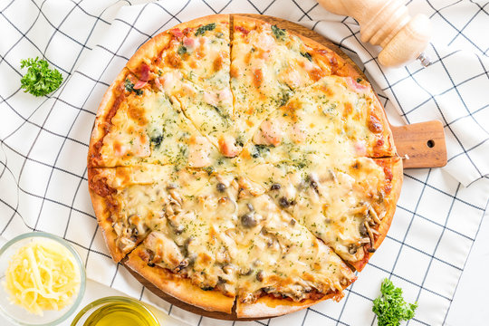  spinach and mushroom pizza