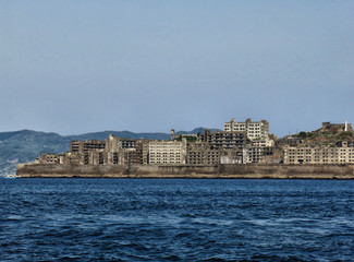 海上の廃墟島