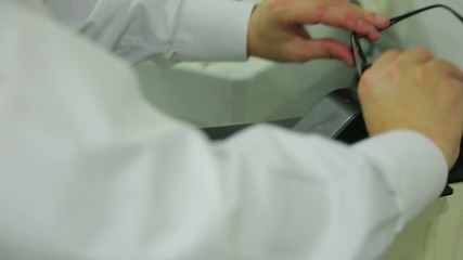 Testing glasses frame adjustments