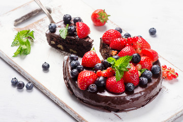 Chocolate cake with berries