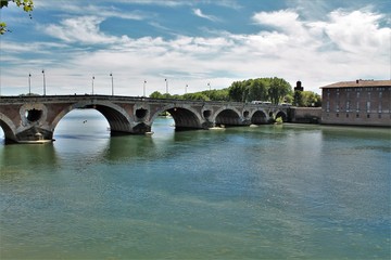 Fototapeta na wymiar Pont Neuf over river Garonne in Toulouse city, Haute Garonne, Occitanie region, France