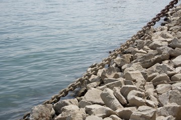 Ankerkette am Ufer
